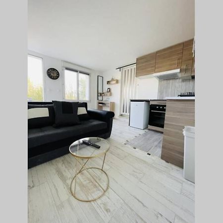 Ferienwohnung Apptment Cosy Avec Terrasse Et Parking Proche Rer Evry-Gregy-sur-Yerre Exterior foto